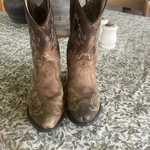 Lightly used girls cowgirl boots